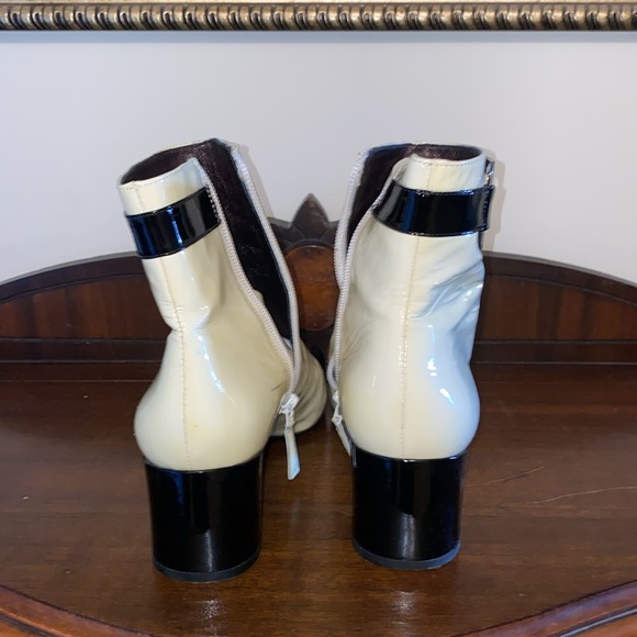 These beauties are for my VINTAGE LOVERS!! Absolutely my favorite style of boots - Picture 4 of 12